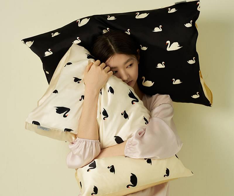 Mulberry Silk vs. Polyester Satin Pillowcases: Which Pillowcase Actually Fixes Bedhead and Sleep Creases? Mulberry Silk vs. Polyester Satin Pillowcases: Which Pillowcase Actually Fixes Bedhead and Sleep Creases?
