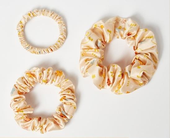 Silk Scrunchie Elastic Guide: Stretch, Recovery, Hold & Construction Explained Silk Scrunchie Elastic Guide: Stretch, Recovery, Hold & Construction Explained