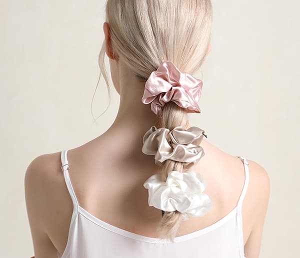 Silk Scrunchie Size Guide: How to Choose the Right Scrunchie for Your Hair Type Silk Scrunchie Size Guide: How to Choose the Right Scrunchie for Your Hair Type